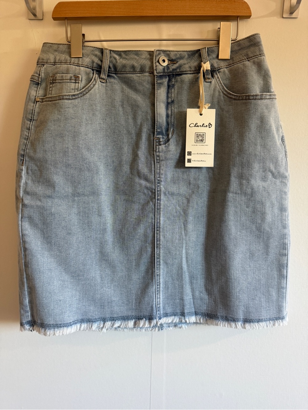 NWT Charlie B Denim Skort Size 10 Bleach Blue Frayed Hem Stretch Skirt